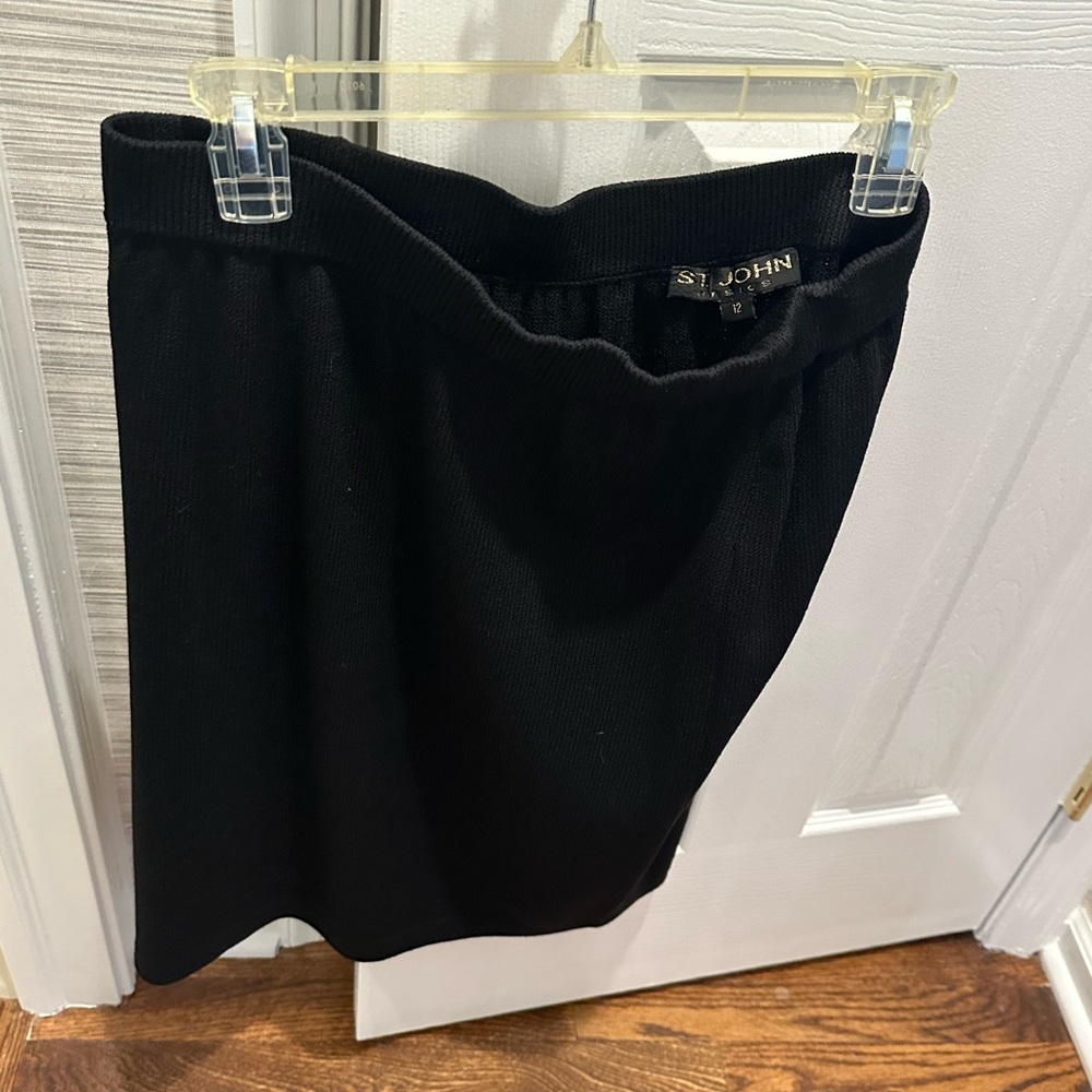 St. John Classic Black Pencil Skirt